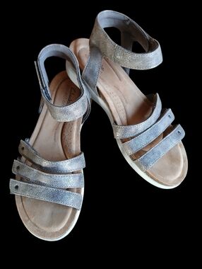 Clarks Metallic Platinium "April Dove"Strappy Women’s Sandals